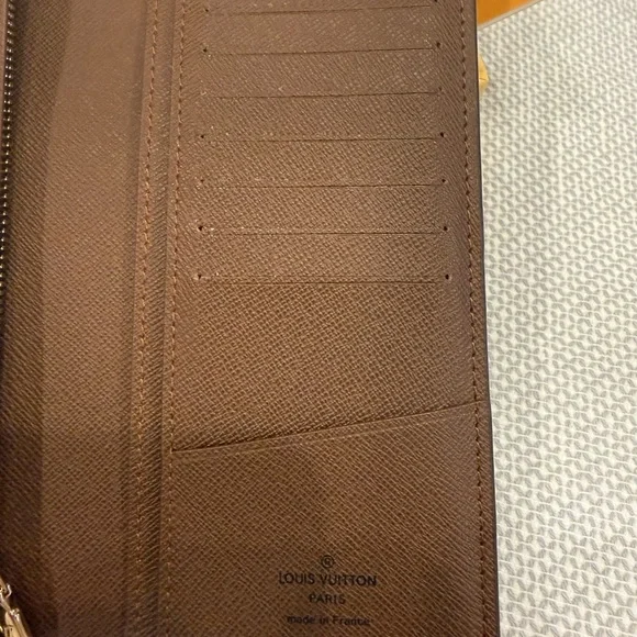 Louis Vuitton Monogram Wallet - Picture 5 of 8